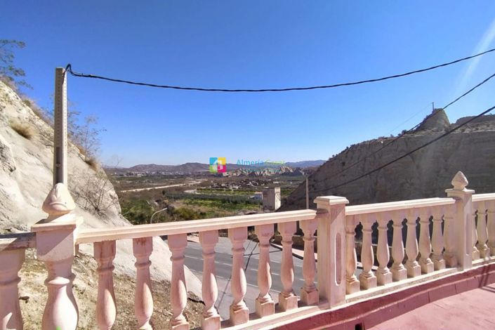 Image No.35-6 Bed Townhouse for sale