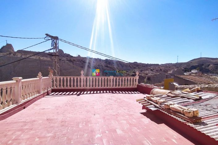 Image No.36-6 Bed Townhouse for sale