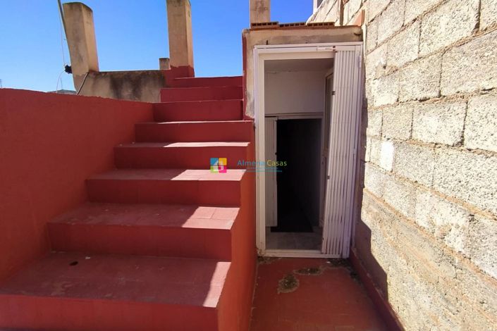 Image No.37-6 Bed Townhouse for sale