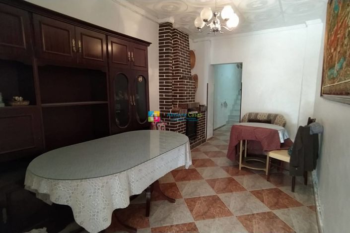 Image No.4-6 Bed Townhouse for sale