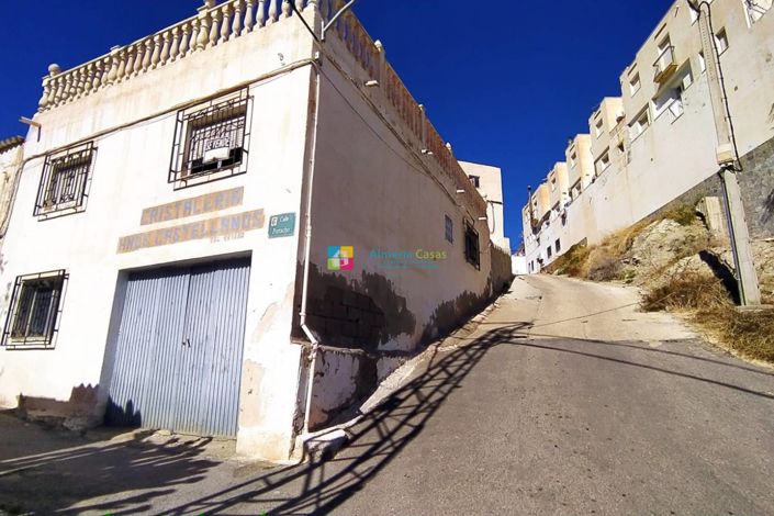 Image No.40-6 Bed Townhouse for sale