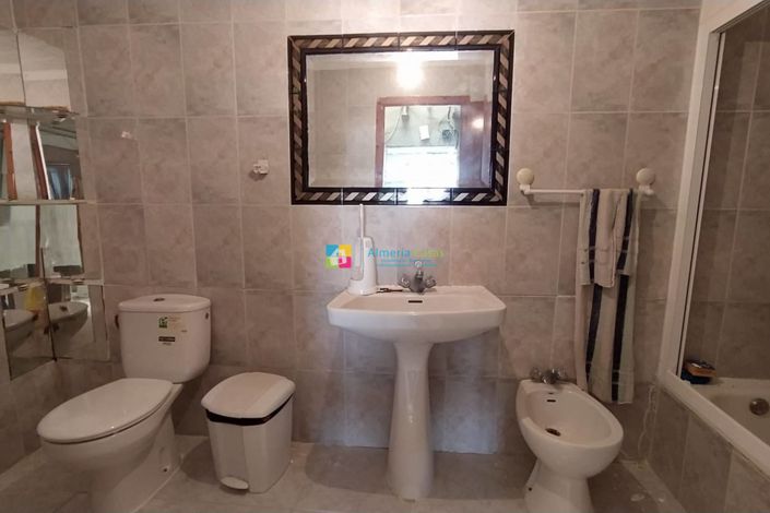 Image No.9-6 Bed Townhouse for sale