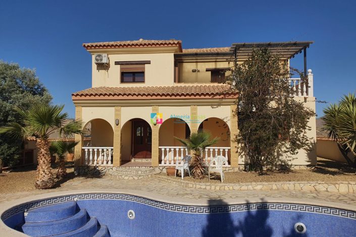 Image No.2-3 Bed Villa for sale