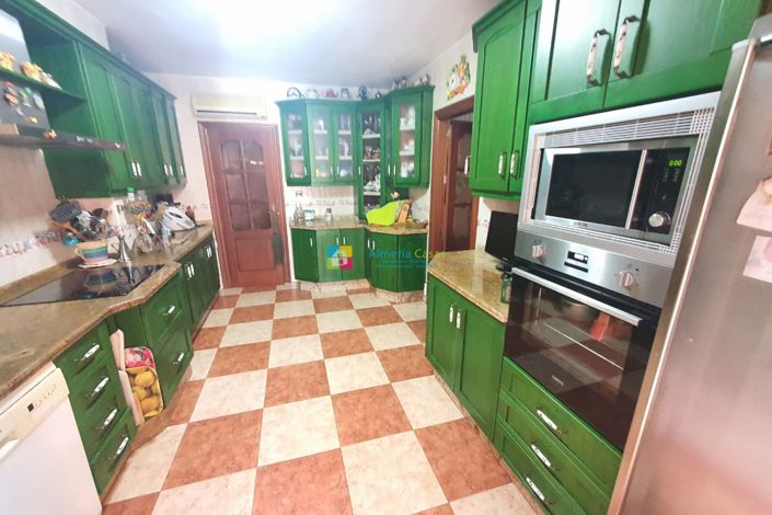 Image No.13-3 Bed Townhouse for sale