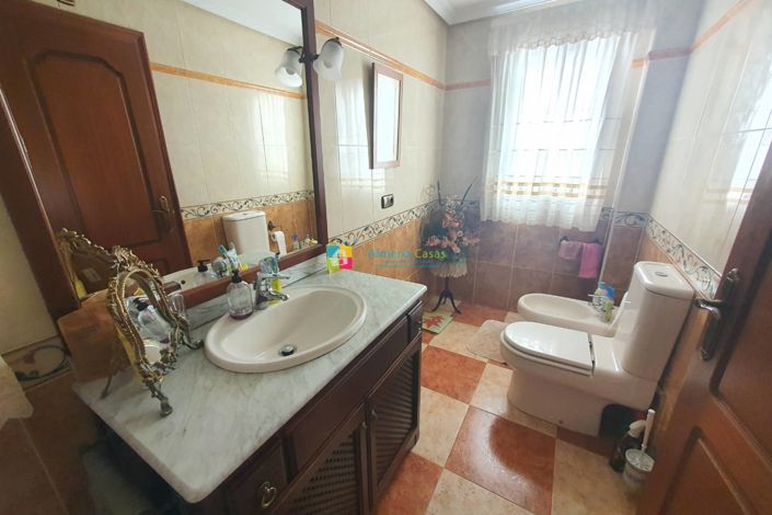 Image No.25-3 Bed Townhouse for sale