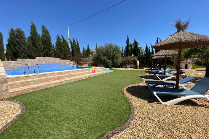 Image No.1-7 Bed Country House for sale