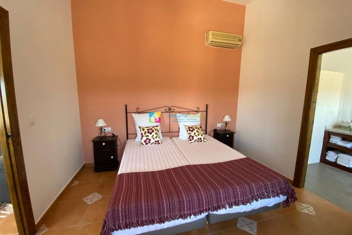 Image No.19-7 Bed Country House for sale