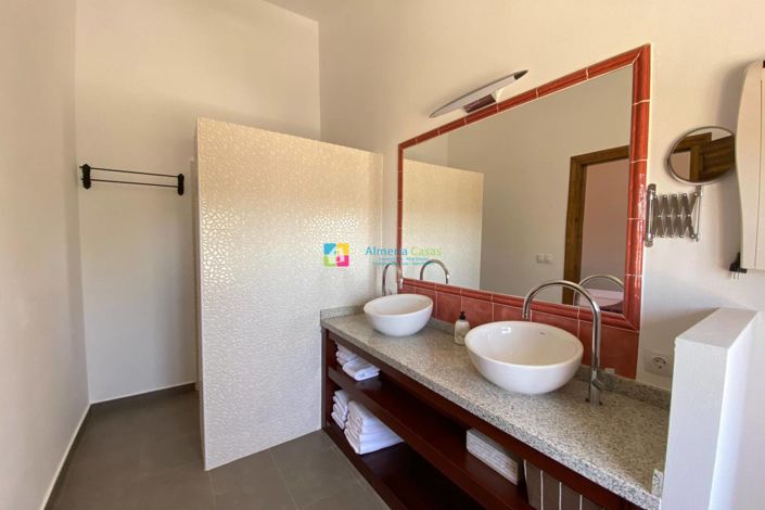 Image No.21-7 Bed Country House for sale