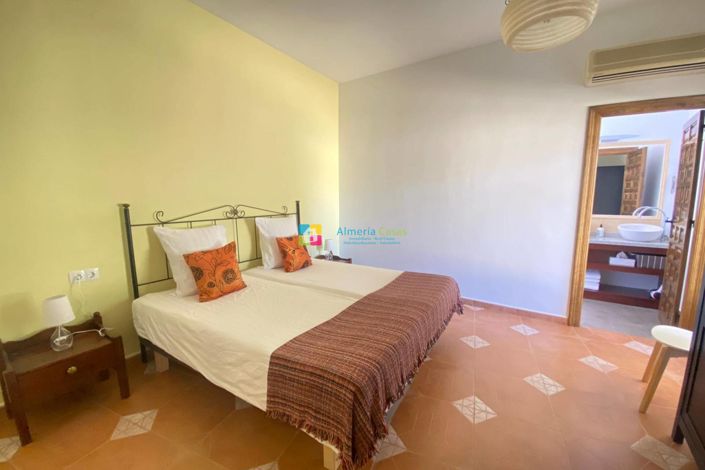 Image No.24-7 Bed Country House for sale