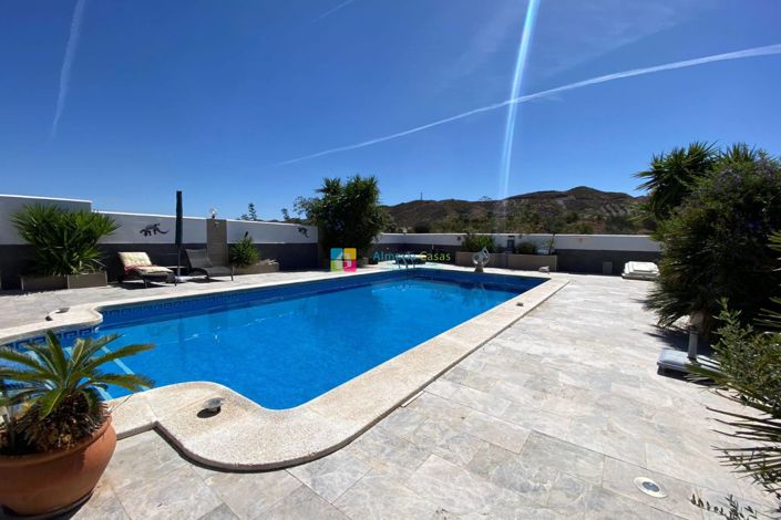 Image No.3-4 Bed Villa for sale