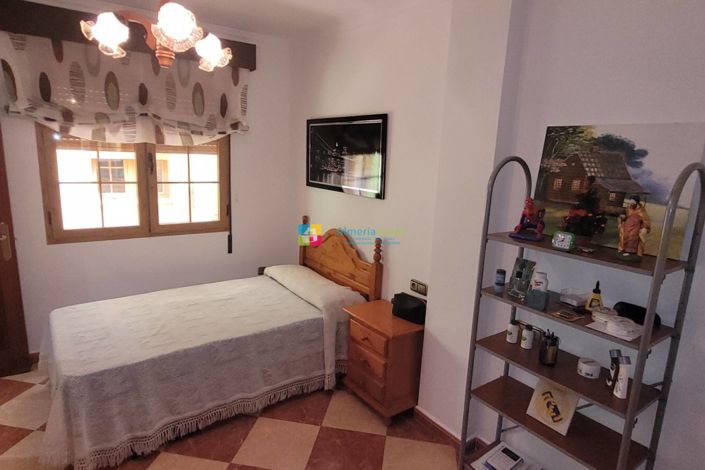 Image No.23-5 Bed Townhouse for sale