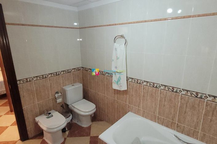 Image No.26-5 Bed Townhouse for sale