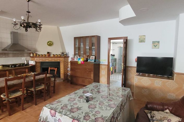 Image No.5-5 Bed Townhouse for sale