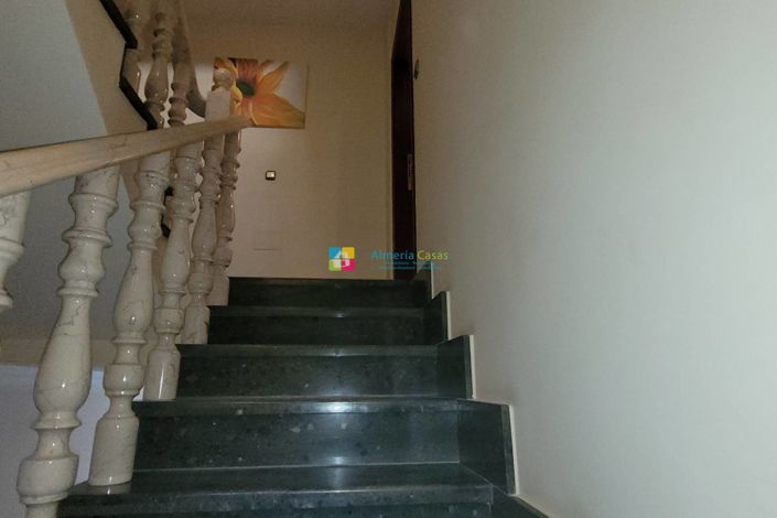 Image No.8-5 Bed Townhouse for sale