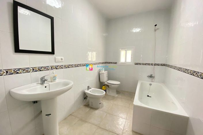 Image No.19-3 Bed Villa for sale