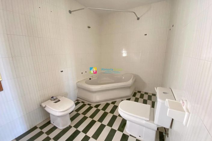 Image No.19-4 Bed Villa for sale