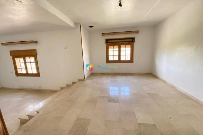 Image No.6-4 Bed Villa for sale