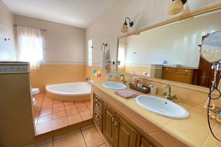 Image No.30-4 Bed Villa for sale