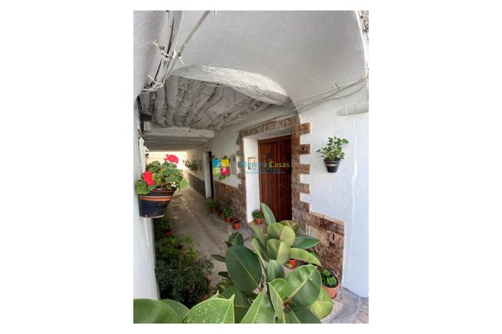 Image No.1-6 Bed Townhouse for sale