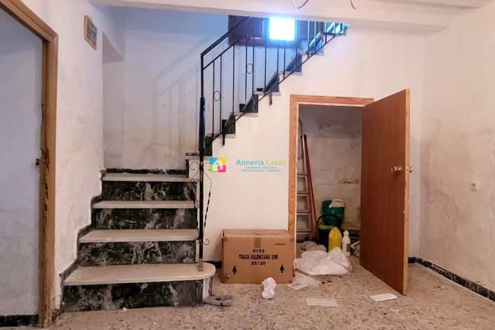 Image No.12-7 Bed Townhouse for sale