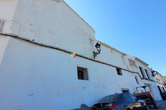 Image No.2-7 Bed Townhouse for sale