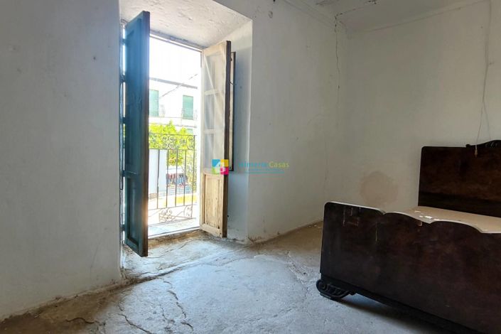 Image No.25-7 Bed Townhouse for sale