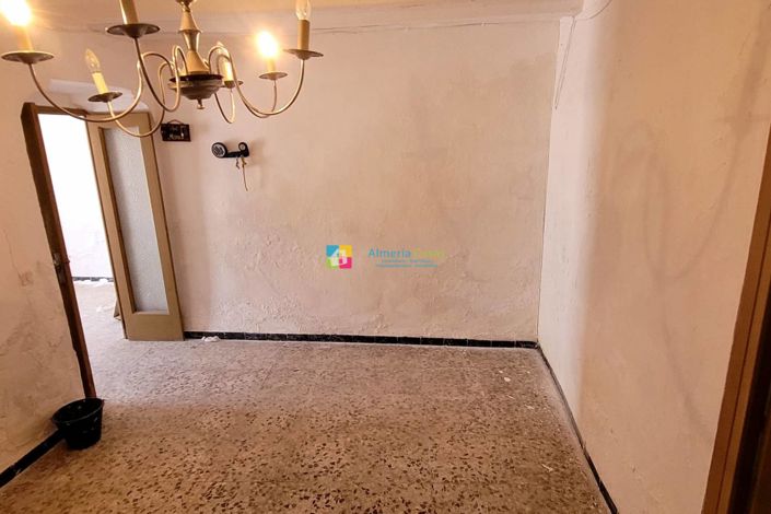 Image No.9-7 Bed Townhouse for sale