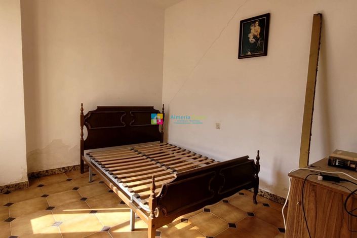 Image No.15-3 Bed Townhouse for sale