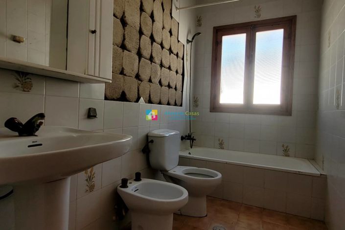 Image No.19-3 Bed Townhouse for sale