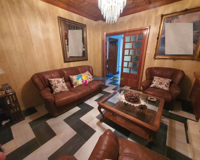 Image No.12-4 Bed Townhouse for sale