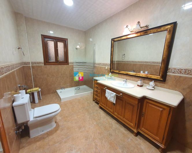 Image No.18-4 Bed Townhouse for sale