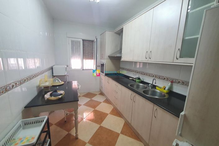 Image No.16-5 Bed Townhouse for sale