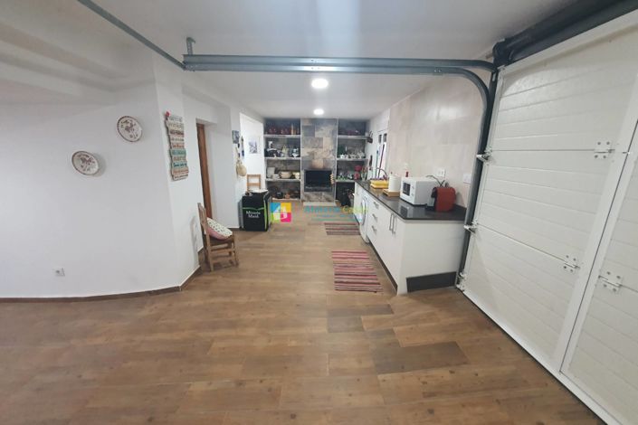 Image No.25-5 Bed Townhouse for sale