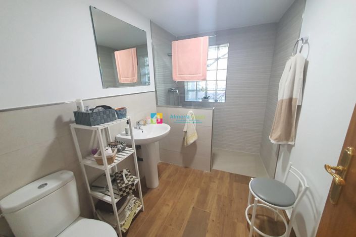 Image No.27-5 Bed Townhouse for sale