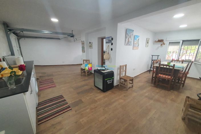 Image No.28-5 Bed Townhouse for sale