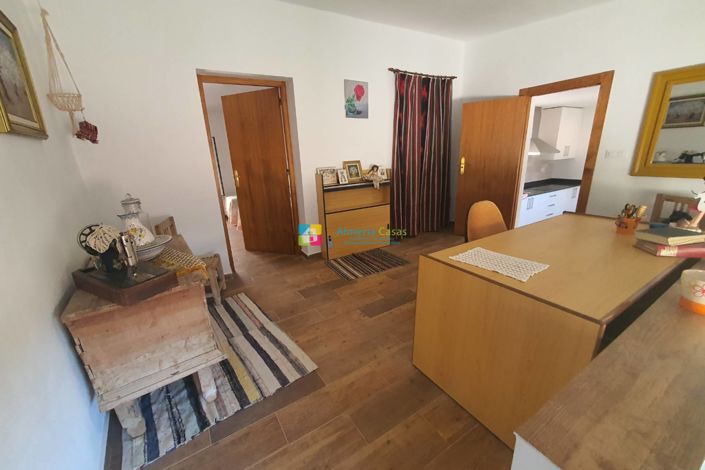 Image No.32-5 Bed Townhouse for sale