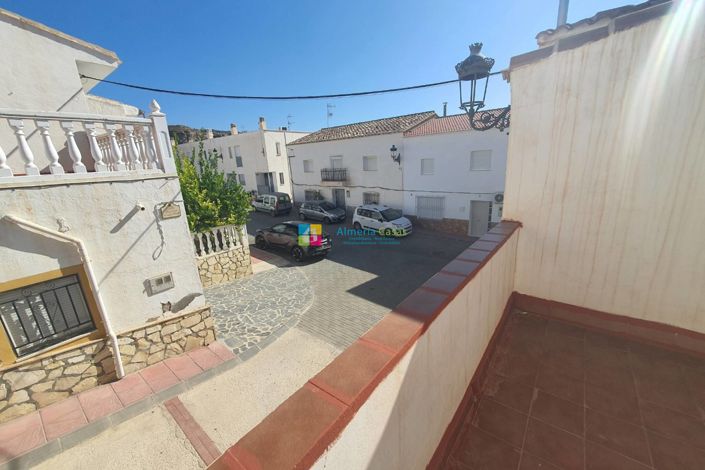 Image No.37-5 Bed Townhouse for sale