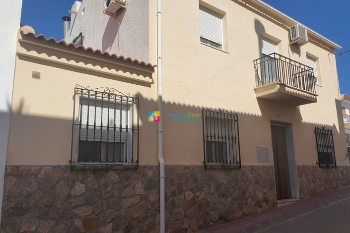 Image No.5-5 Bed Townhouse for sale