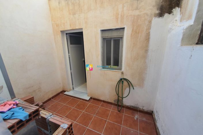 Image No.15-2 Bed Townhouse for sale