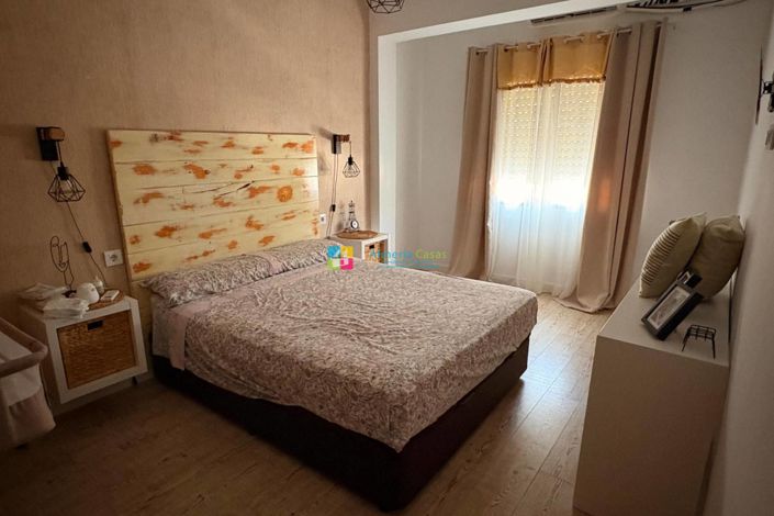 Image No.9-2 Bed Townhouse for sale