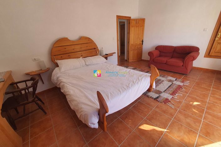 Image No.20-3 Bed Townhouse for sale