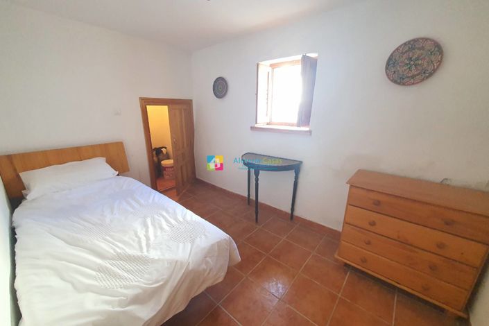 Image No.24-3 Bed Townhouse for sale