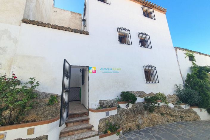 Image No.26-3 Bed Townhouse for sale