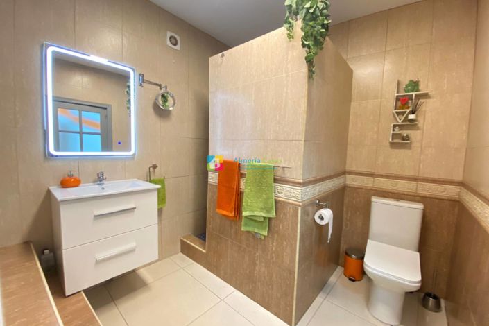 Image No.11-Maison de campagne de 6 chambres à vendre à Oria