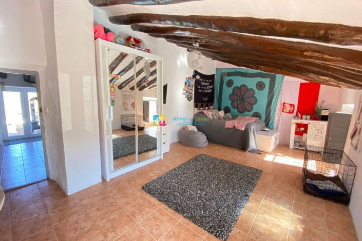 Image No.50-Maison de campagne de 6 chambres à vendre à Oria