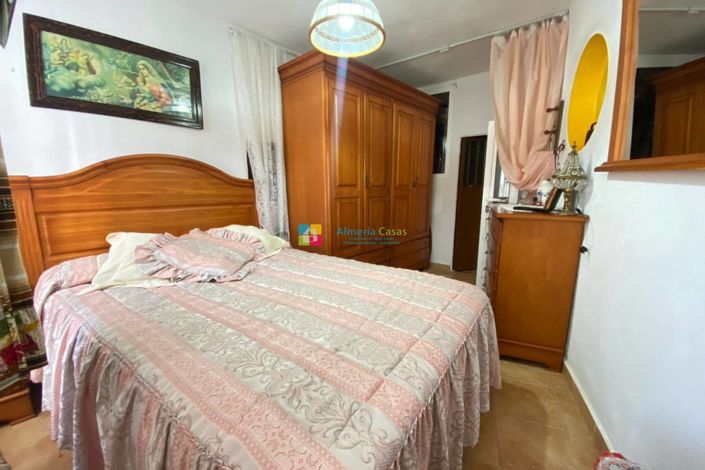 Image No.10-5 Bed Townhouse for sale