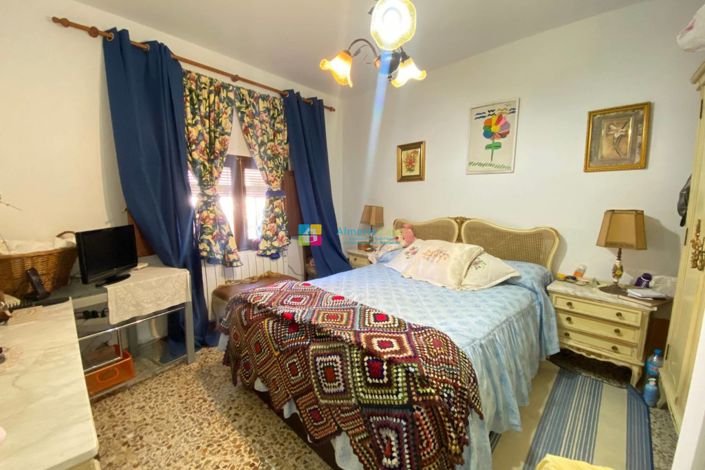 Image No.35-5 Bed Townhouse for sale