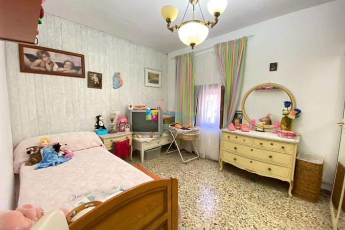 Image No.37-5 Bed Townhouse for sale