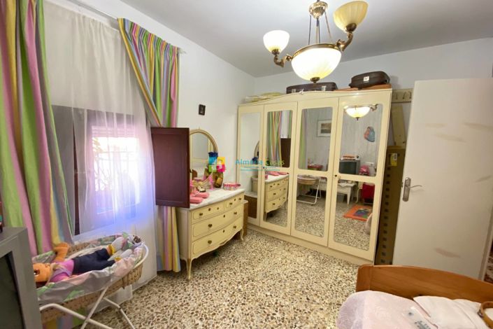 Image No.38-5 Bed Townhouse for sale