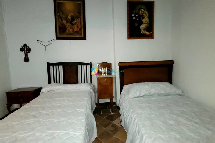 Image No.10-Maison de ville de 9 chambres à vendre à Cullar